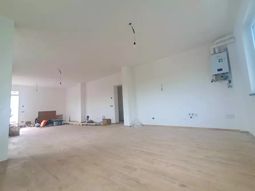 Immagine 7 di Appartamento in vendita  a Lucca