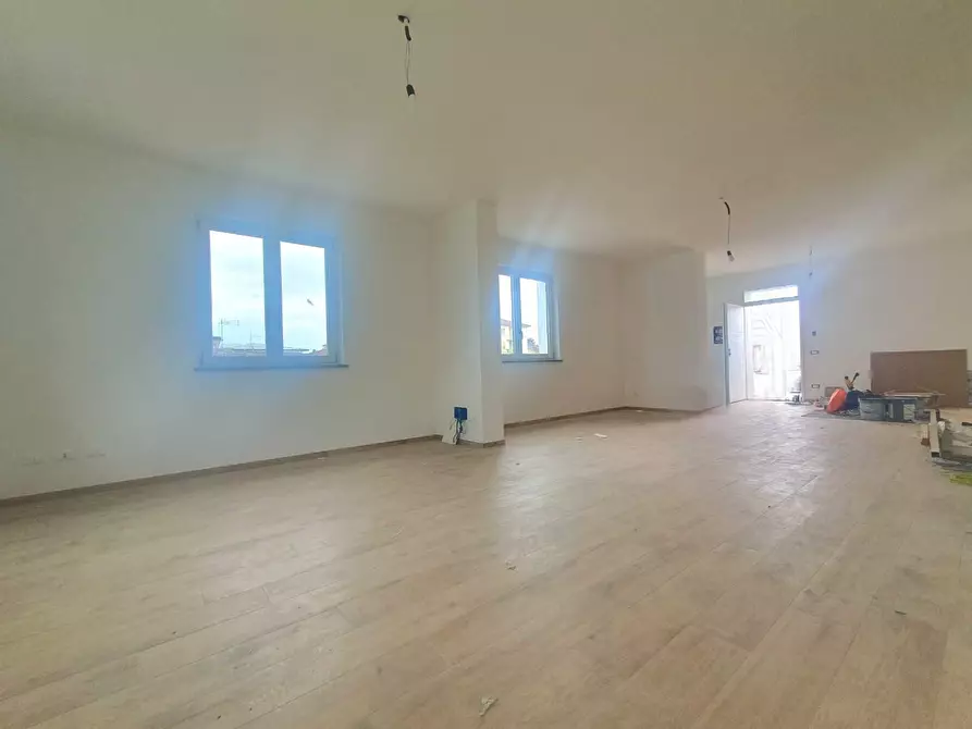 Immagine 9 di Appartamento in vendita  a Lucca