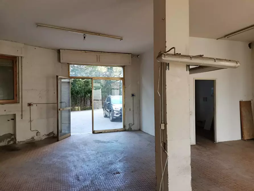 Immagine 6 di Locale commerciale in affitto  a Poggibonsi