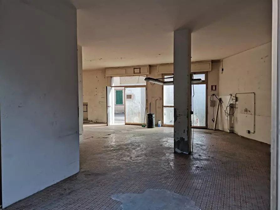 Immagine 2 di Locale commerciale in affitto  a Poggibonsi