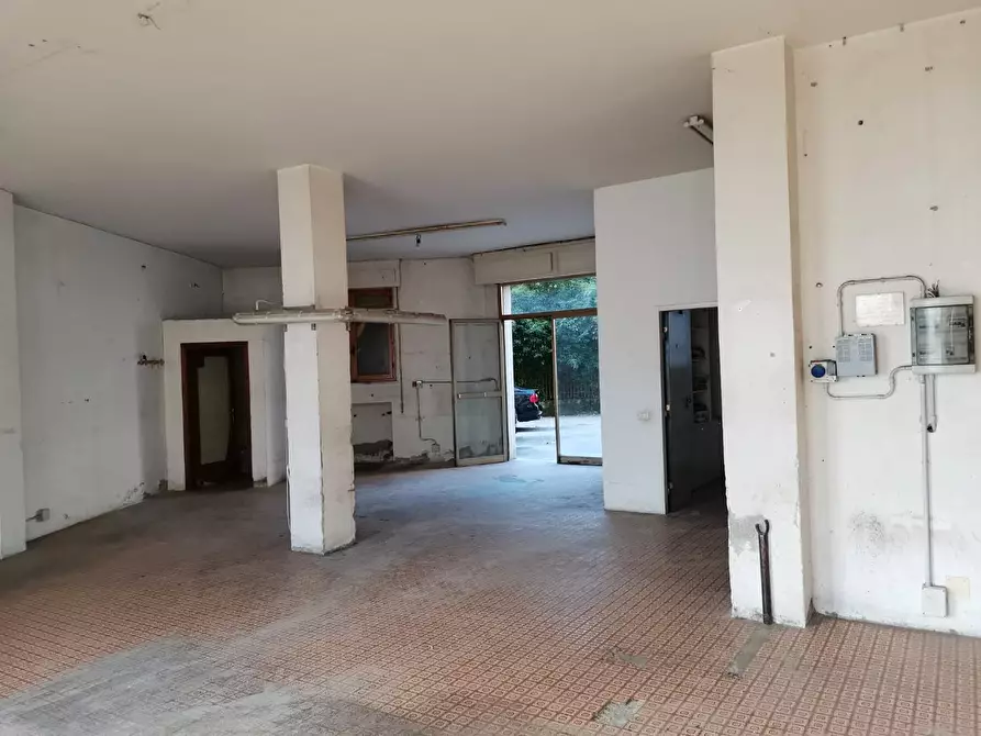 Immagine 5 di Locale commerciale in affitto  a Poggibonsi