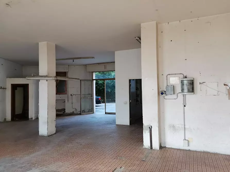 Immagine 4 di Locale commerciale in affitto  a Poggibonsi