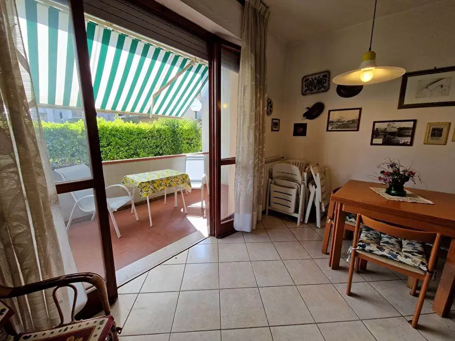 Immagine 2 di Appartamento in vendita  a Montignoso