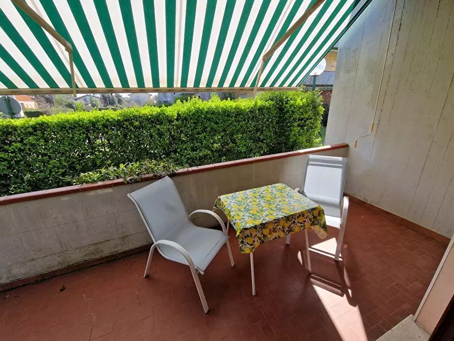 Immagine 7 di Appartamento in vendita  a Montignoso