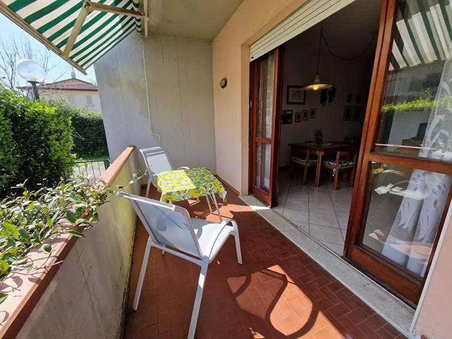 Immagine 1 di Appartamento in vendita  a Montignoso