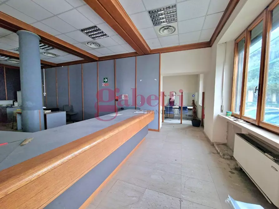 Immagine 22 di Locale commerciale in vendita  a San Giuliano Terme