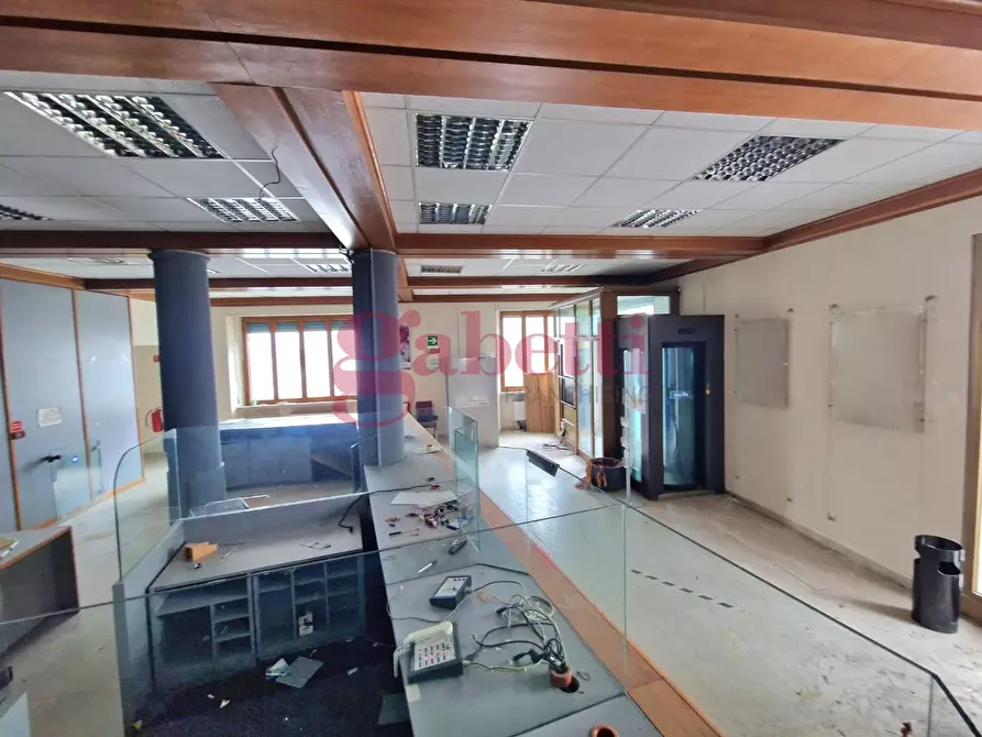 Immagine 9 di Locale commerciale in vendita  a San Giuliano Terme