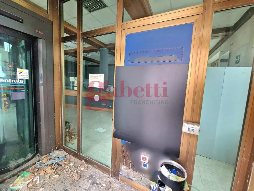 Immagine 15 di Locale commerciale in vendita  a San Giuliano Terme