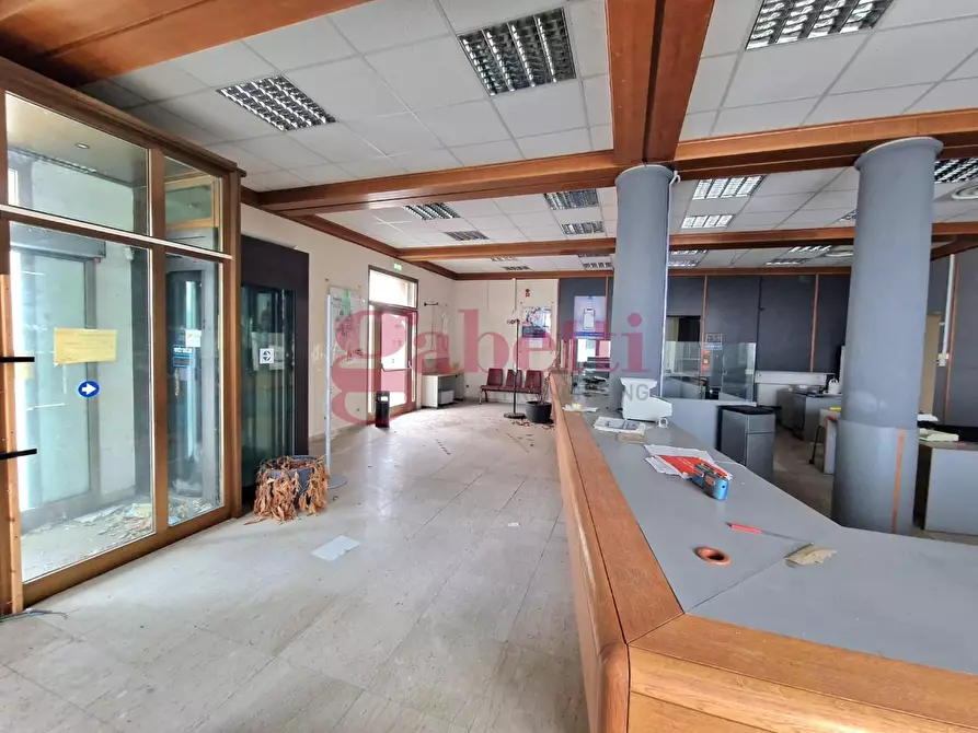 Immagine 2 di Locale commerciale in vendita  a San Giuliano Terme