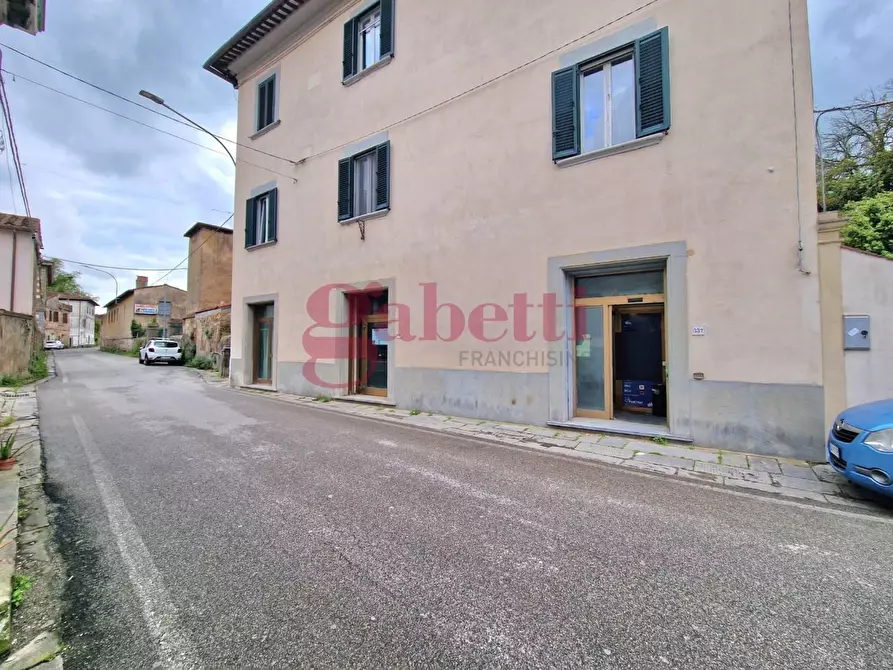 Immagine 3 di Locale commerciale in vendita  a San Giuliano Terme