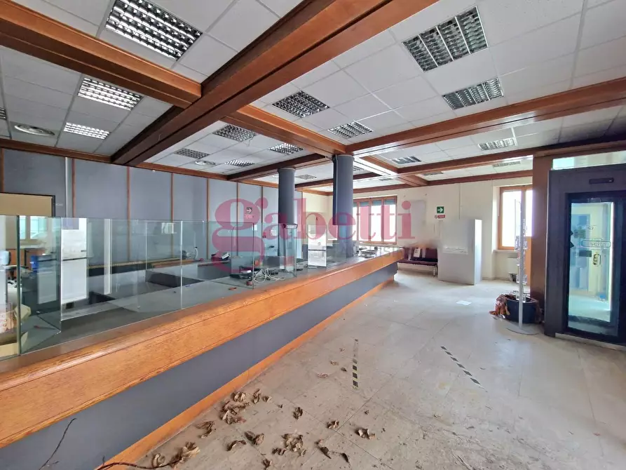 Immagine 24 di Locale commerciale in vendita  a San Giuliano Terme