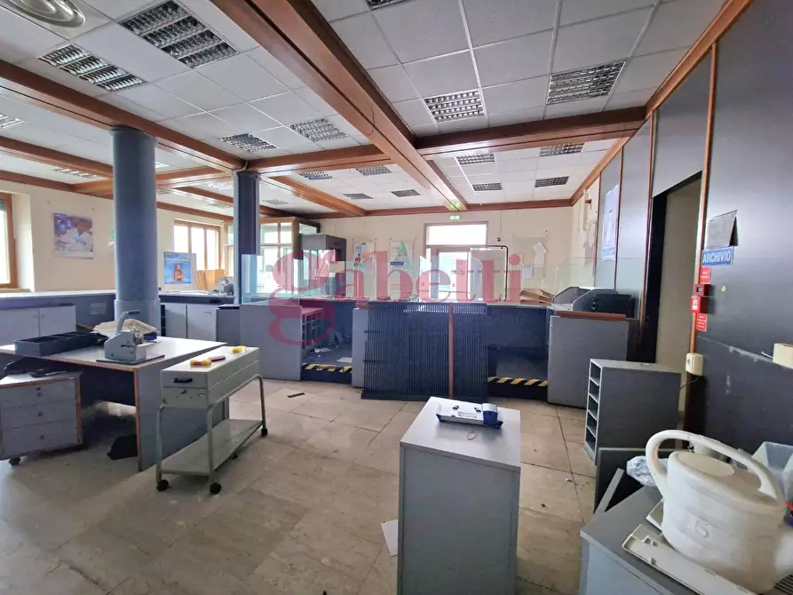 Immagine 16 di Locale commerciale in vendita  a San Giuliano Terme