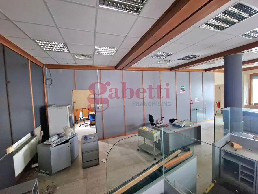 Immagine 20 di Locale commerciale in vendita  a San Giuliano Terme