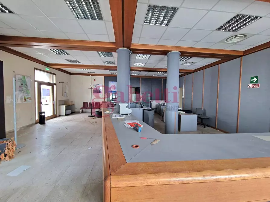 Immagine 4 di Locale commerciale in vendita  a San Giuliano Terme