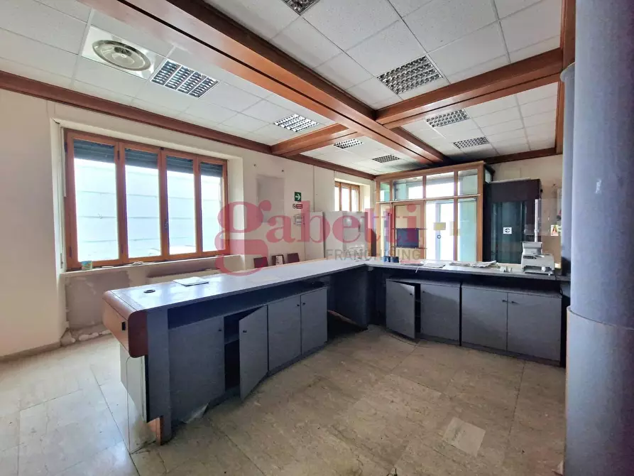 Immagine 21 di Locale commerciale in vendita  a San Giuliano Terme