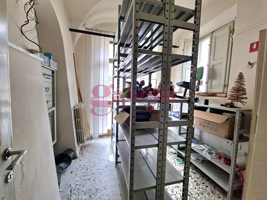 Immagine 19 di Locale commerciale in vendita  a San Giuliano Terme