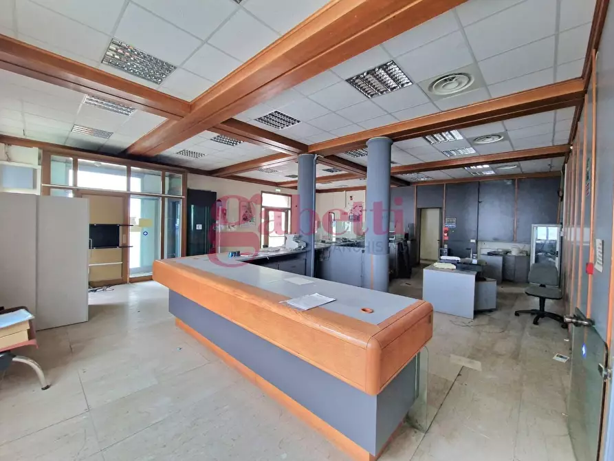 Immagine 6 di Locale commerciale in vendita  a San Giuliano Terme