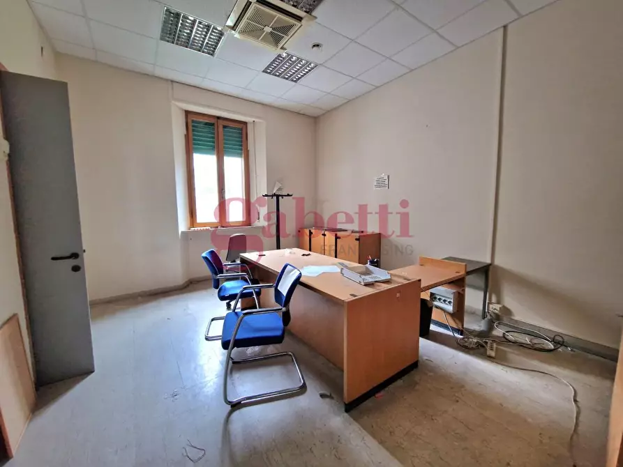 Immagine 7 di Locale commerciale in vendita  a San Giuliano Terme