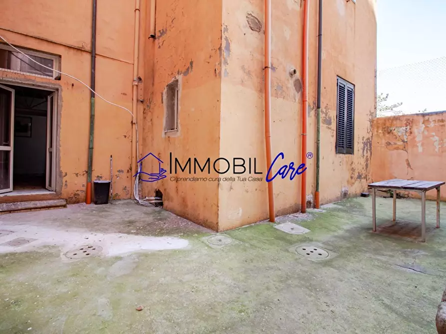 Immagine 8 di Appartamento in vendita  a Livorno