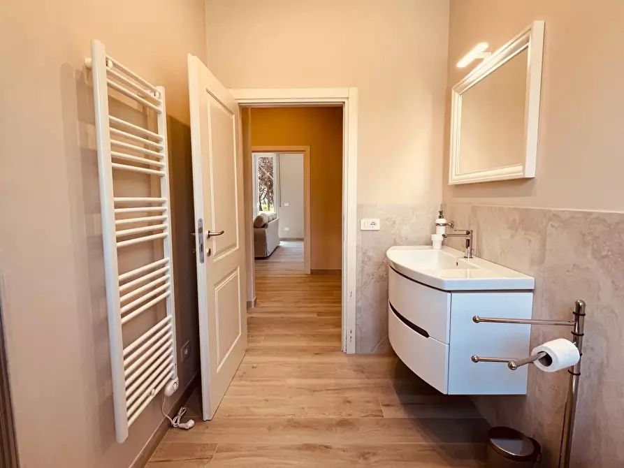 Immagine 9 di Appartamento in vendita  a Cecina