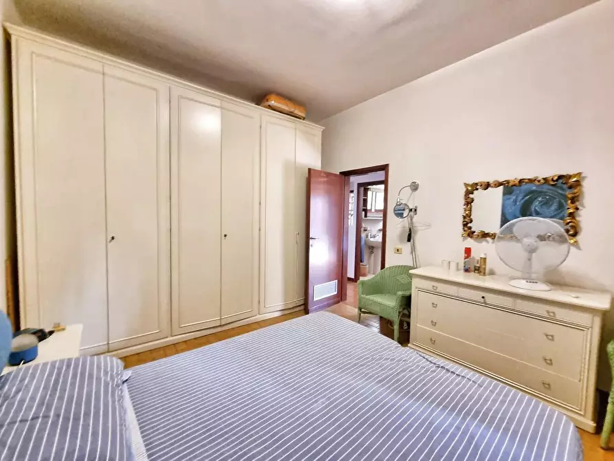 Immagine 16 di Appartamento in vendita  a Massa