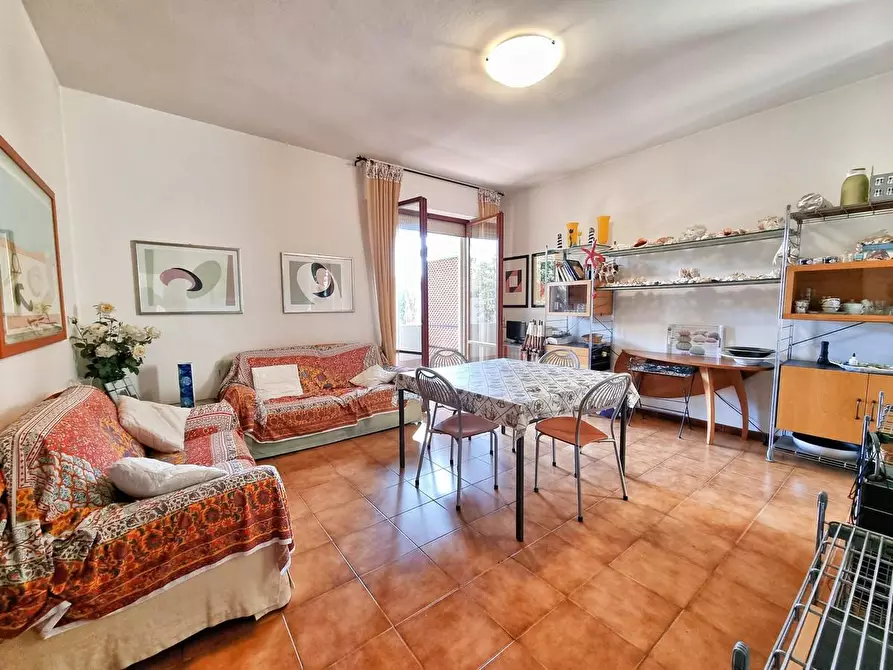 Immagine 2 di Appartamento in vendita  a Massa