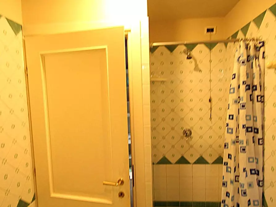 Immagine 16 di Villetta a schiera in vendita  a Lucca