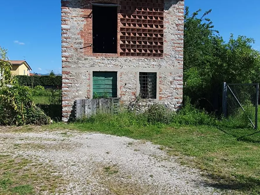 Immagine 2 di Rustico / casale in vendita  a Capannori