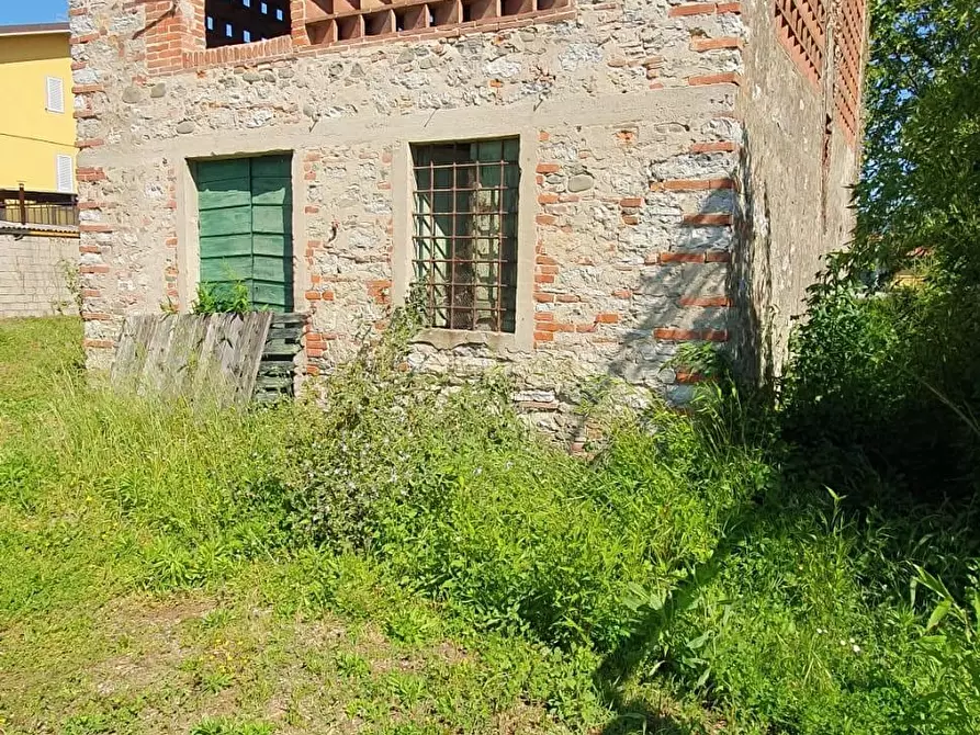Immagine 11 di Rustico / casale in vendita  a Capannori