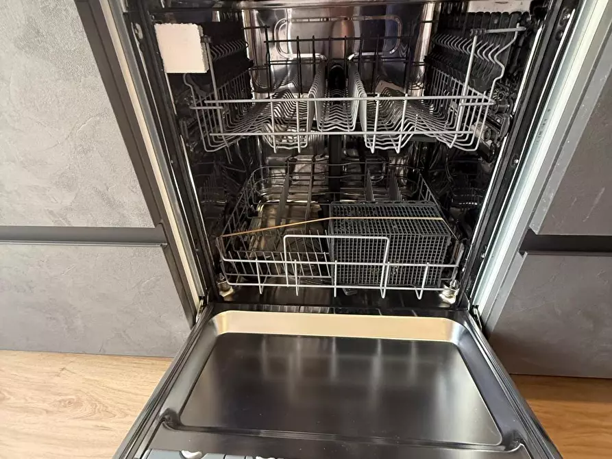 Immagine 15 di Appartamento in vendita  a Viareggio