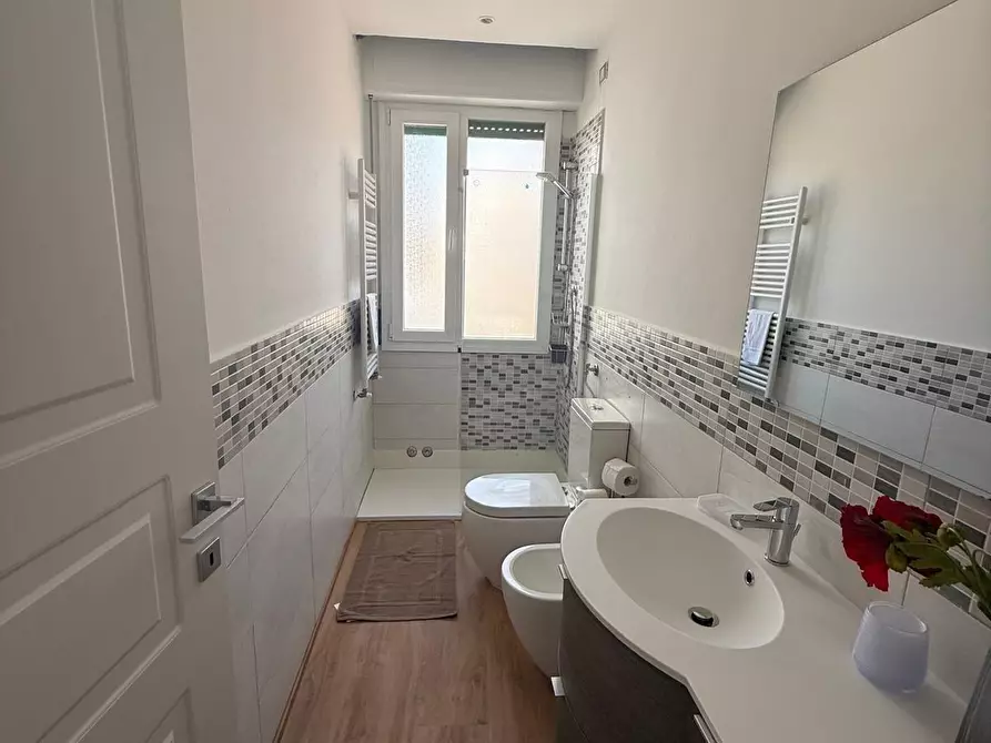 Immagine 17 di Appartamento in vendita  a Viareggio