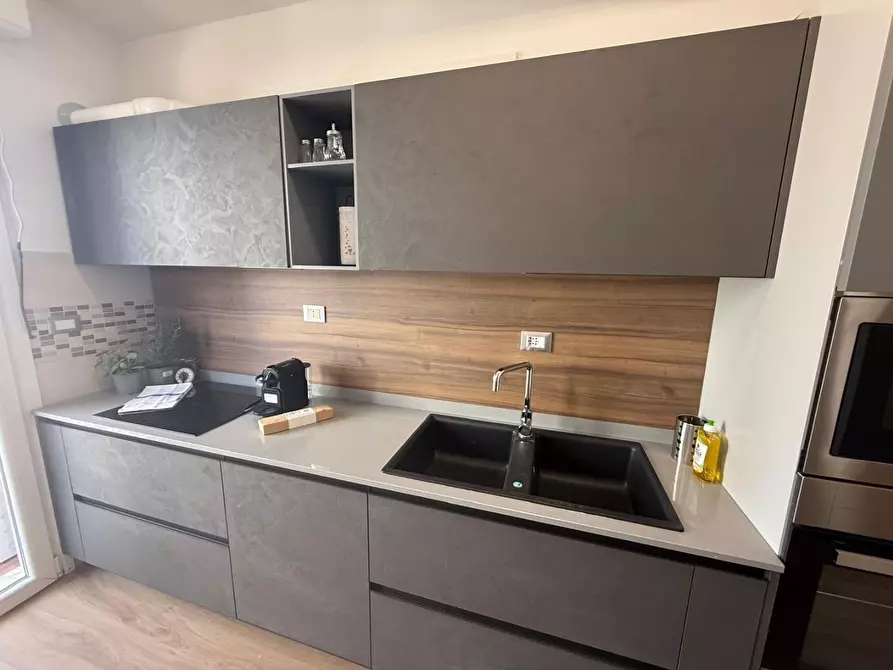 Immagine 3 di Appartamento in vendita  a Viareggio