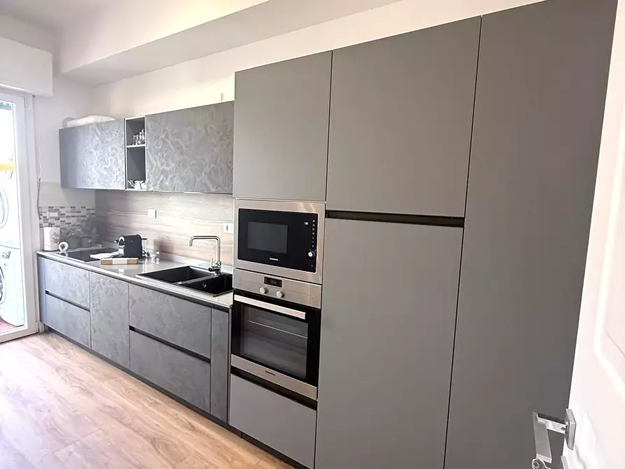 Immagine 6 di Appartamento in vendita  a Viareggio