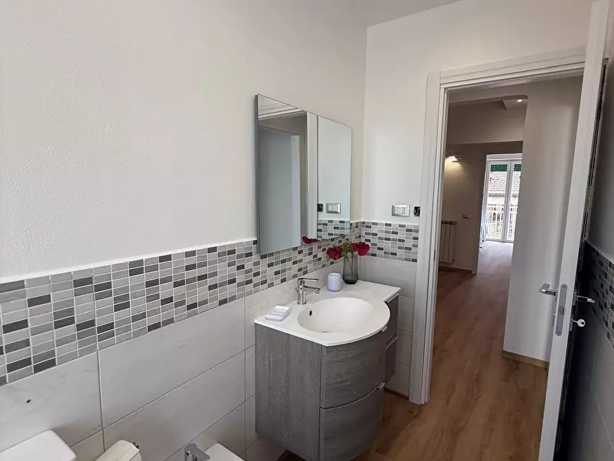 Immagine 8 di Appartamento in vendita  a Viareggio