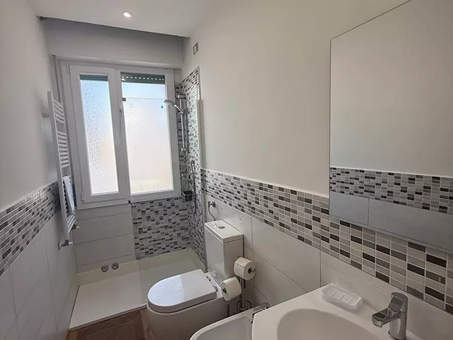 Immagine 16 di Appartamento in vendita  a Viareggio