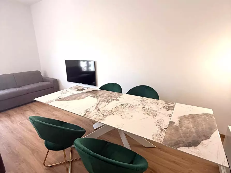 Immagine 4 di Appartamento in vendita  a Viareggio