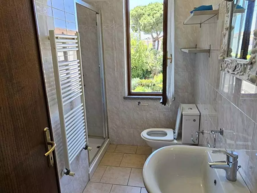 Immagine 10 di Appartamento in vendita  a Massa