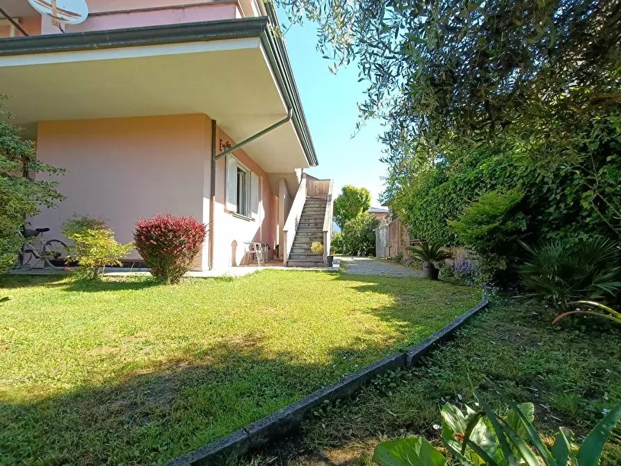 Immagine 7 di Casa indipendente in vendita  a Massa