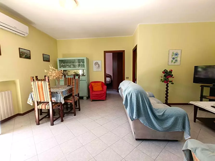 Immagine 11 di Casa indipendente in vendita  a Massa