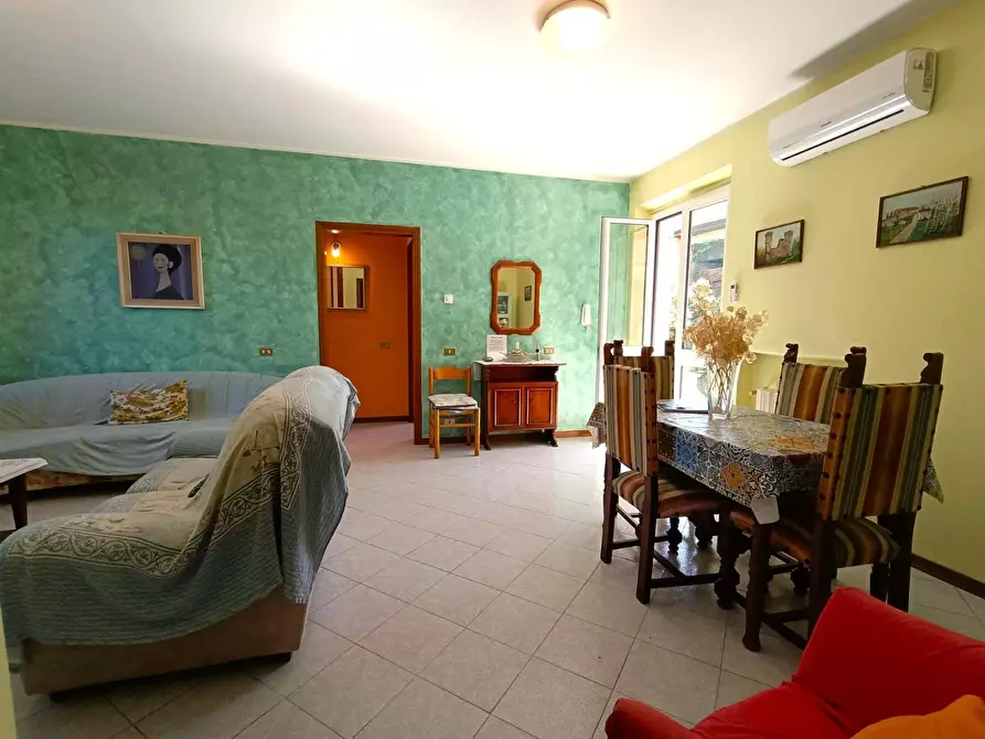 Immagine 14 di Casa indipendente in vendita  a Massa