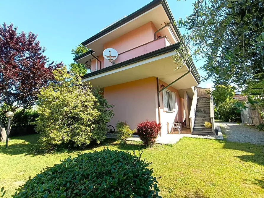 Immagine 4 di Casa indipendente in vendita  a Massa