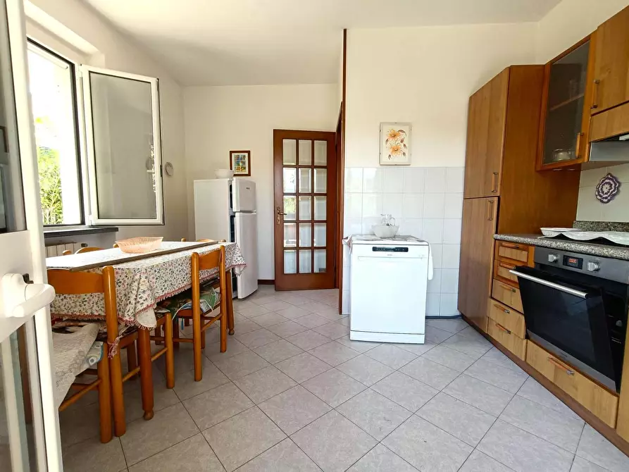 Immagine 20 di Casa indipendente in vendita  a Massa