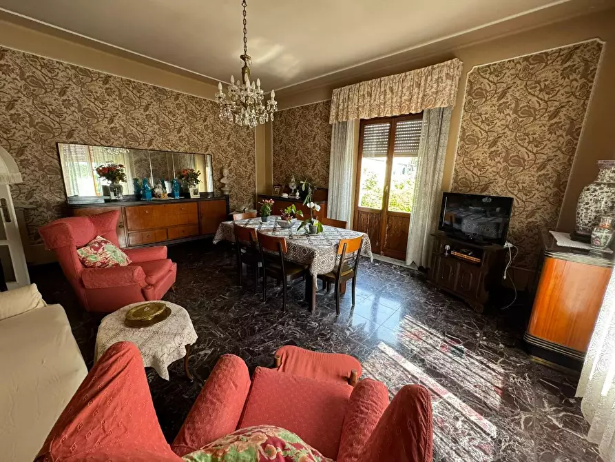 Immagine 1 di Appartamento in vendita  a Massa