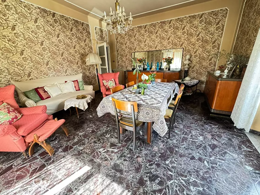 Immagine 2 di Appartamento in vendita  a Massa