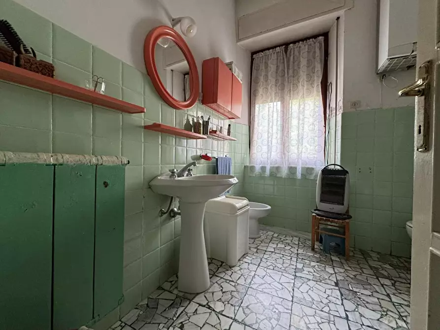 Immagine 8 di Appartamento in vendita  a Massa