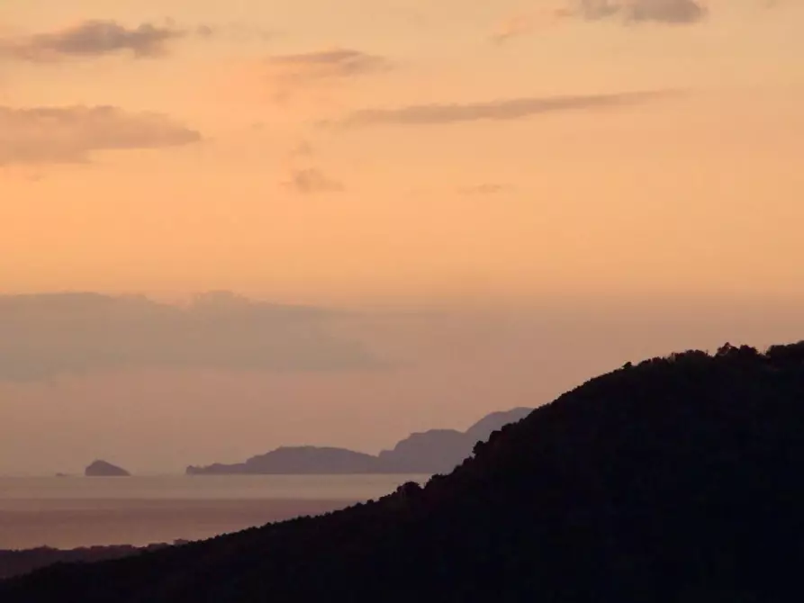 Immagine 9 di Villa in vendita  a Massarosa