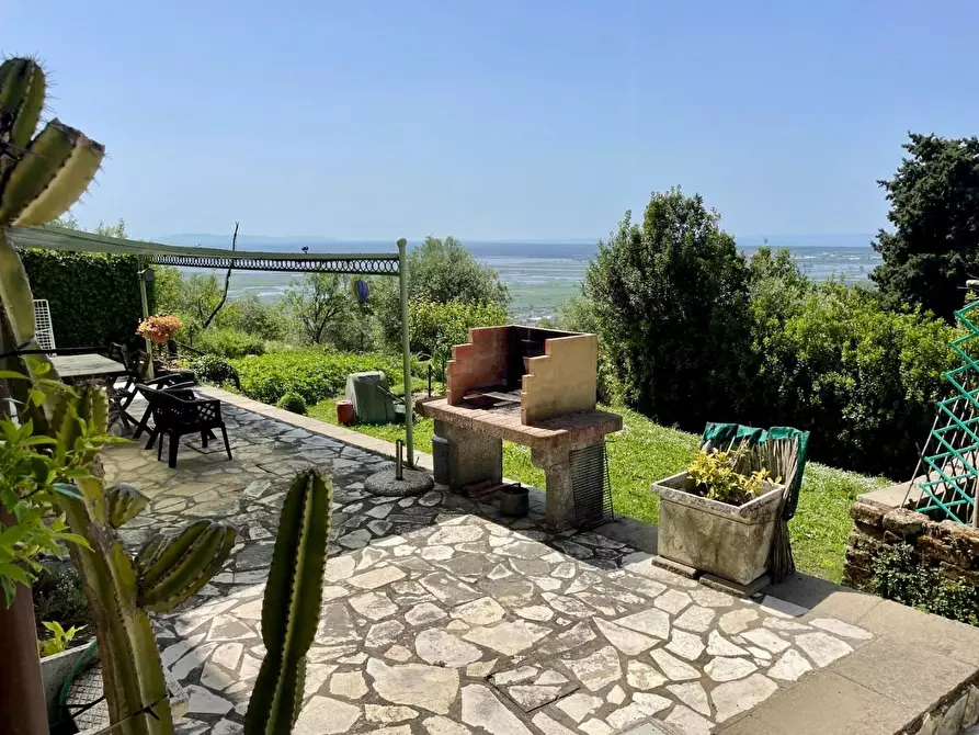Immagine 15 di Villa in vendita  a Massarosa