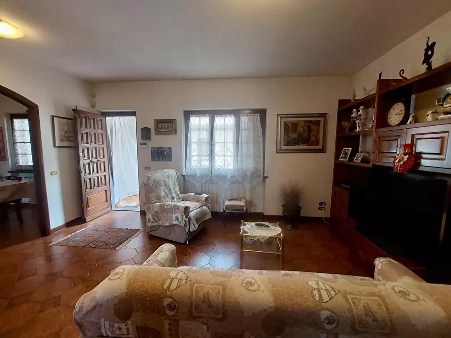 Immagine 2 di Casa bifamiliare in vendita  a Massarosa