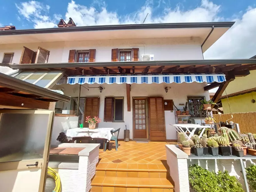 Immagine 1 di Casa bifamiliare in vendita  a Massarosa