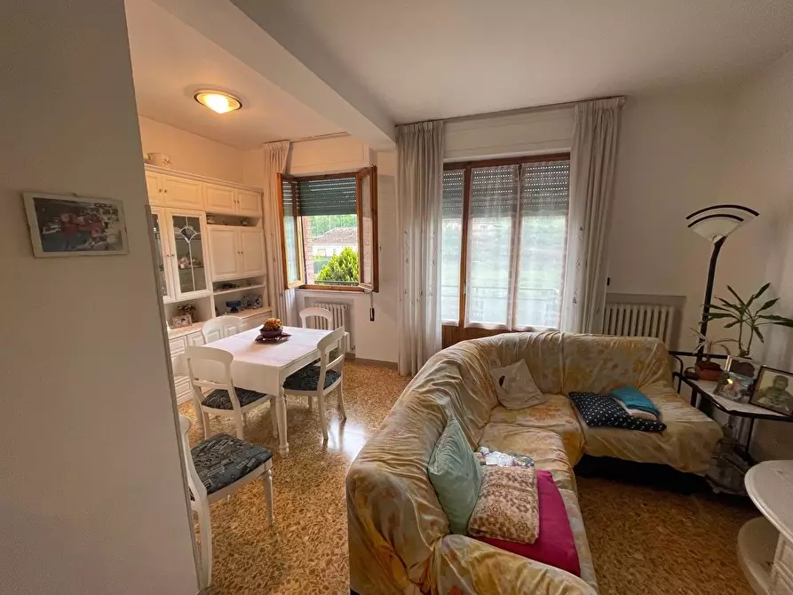 Immagine 2 di Appartamento in vendita  a Siena